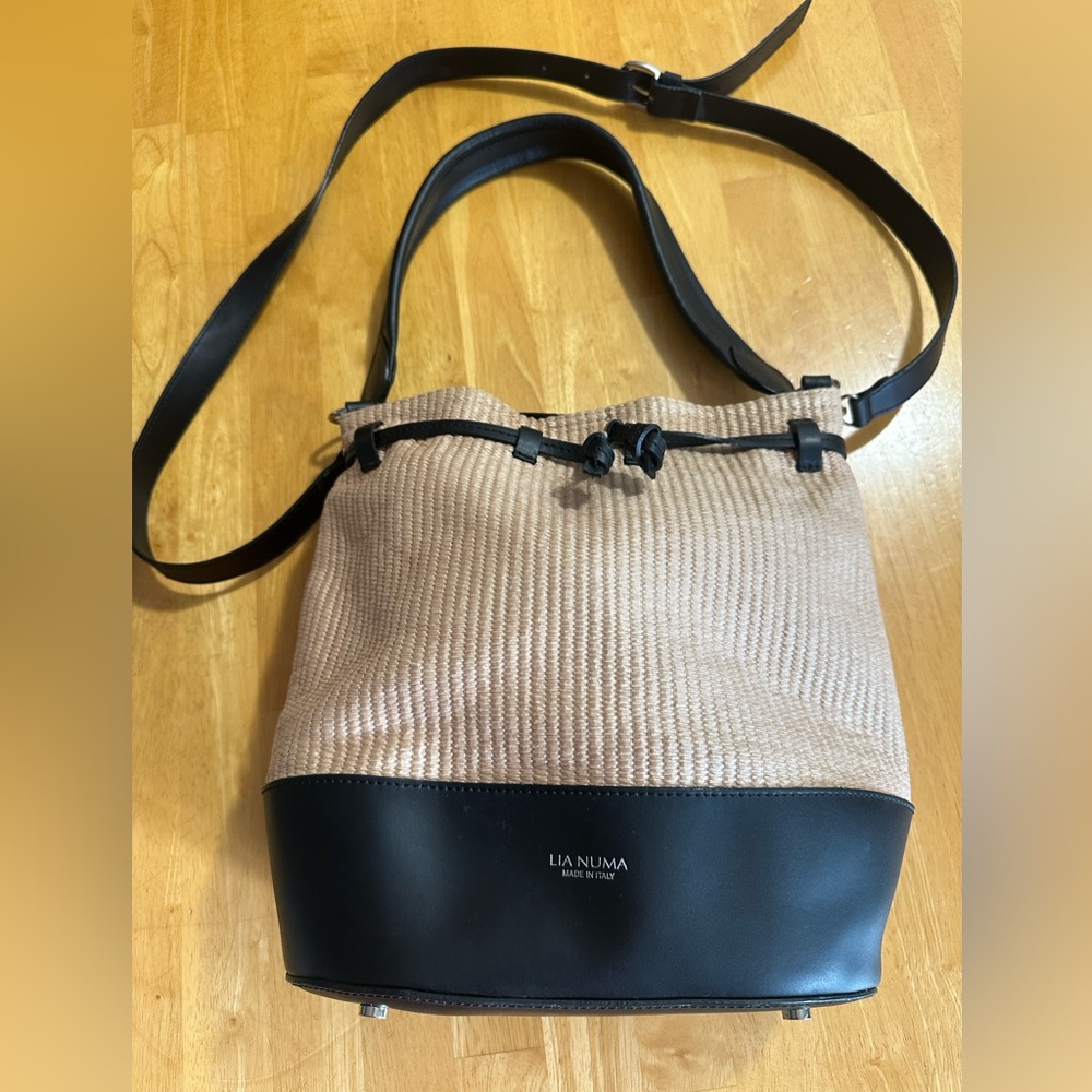 Lia Numa Leather and Rafia Bucket Shoulder Bag Purse. ❣️